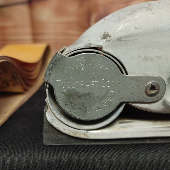 Vintage Toolcraft Co. Behr-Manning Hand Sander w/ Handy Sander Grit 150-C Rolls - Picture 4 of 6